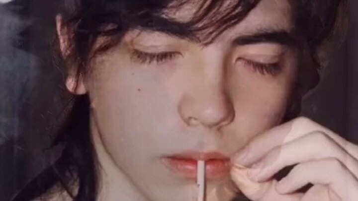 Sino-Russian mixed-race beauty is just too stunning—her mixed-race looks are instantly captivating!