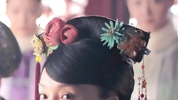 Didn’t anyone tell Daru that he needs to wear a hairpin when wearing auspicious clothes?