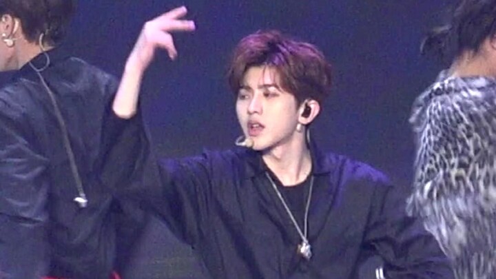 【Cai Xukun】190111 Malam Weibo, Sang Pencipta Inovasi Cai Xukun, fokus dari sudut pandang depan
