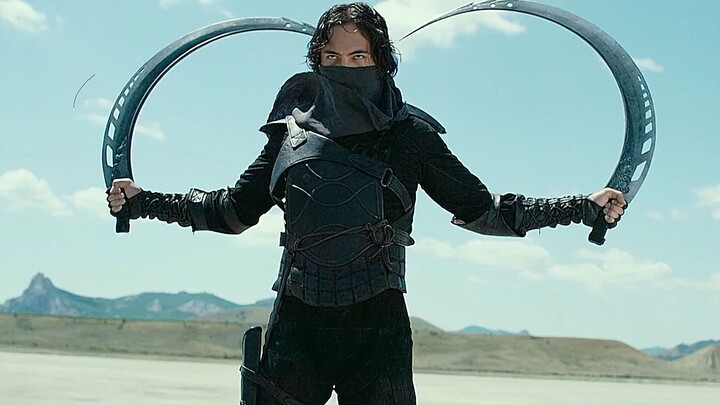 Wielding a crescent moon saber and the ability to teleport, he’s the undisputed king of the jungle.