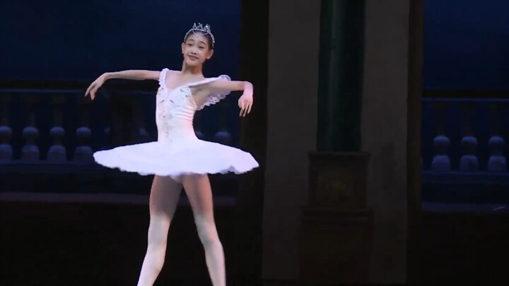 رقصة "الجميلة النائمة" لطالبة الصف الخامس في مدرسة رقص الباليه المركزية الصينية، شو جيا روي