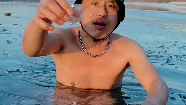 Tớ thấy sau này còn ai dám bảo đó là nước ối nữa không, hừ!