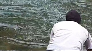 cast netting in Nepal | himalayan trout fishing with handmade cast net |
