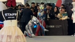 泽塔：哎呀师傅我摔倒了