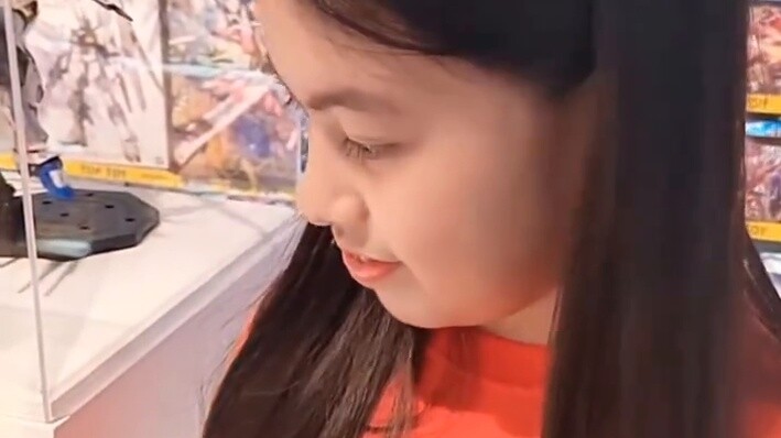 The Gundam in the trendy toy store is too trendy, so trendy that it makes me rheumatoid arthritis. C