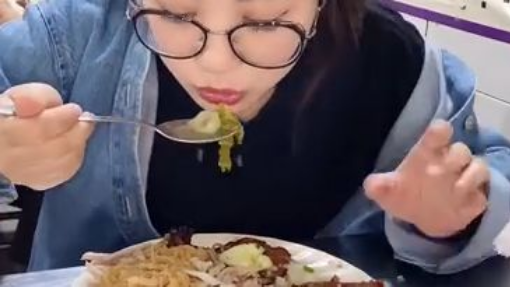 Thưởng thức Cơm Tấm Ba Ghiền - Food tour Sài Gòn - Tiểu Màn Thầu