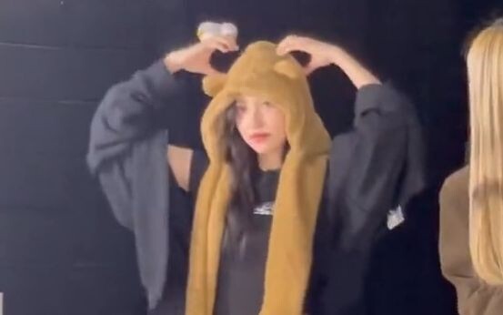 มินะ เต้นเพลง 'Teddy Bear'
