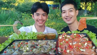 กุ้งดองตัวใหญ่ๆ แซลมอนชิ้นใหญ่ๆดองแบบนุ่มชุ่มฉํ่า กับซีฟู้ดสุดแซ่บฟินสุดๆ.