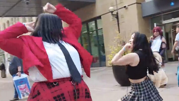 Queencard dance battle at Canadian Comic Con?! Stop it! Stop fighting!