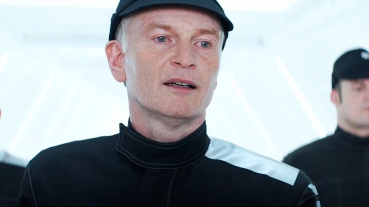 في المستقبل، لن يُسمح بارتداء الأحذية في العمل لأن الأرضية موصولة بالكهرباء عالية الجهد.