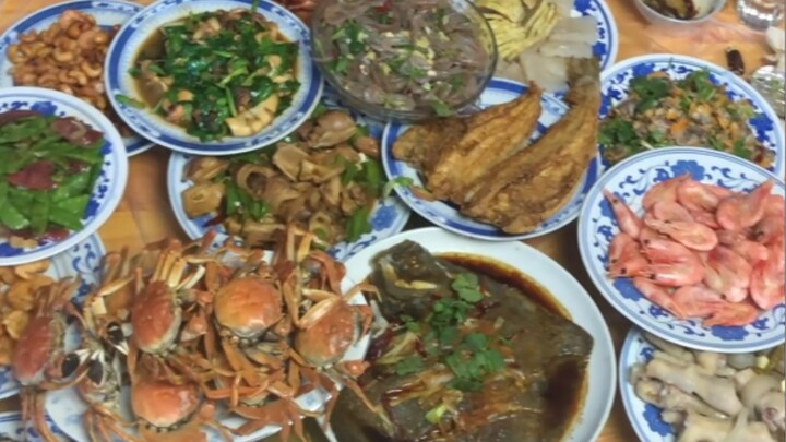 【Mùng 1 Tết, ngày 12 tháng 2】Tôi muốn thật nhiều tình yêu và thật nhiều tiền. Nếu không có thì có nh