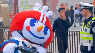 This time the Snow King is wearing a helmet!