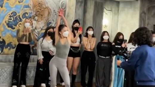 Jennie solo "you&me" YG choreography teacher version! I really love the gentle and gentle one who st