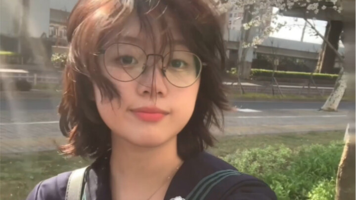 Spring is warm and the scenery is bright(^^) It actually looks so peaceful—after spotting some flowe