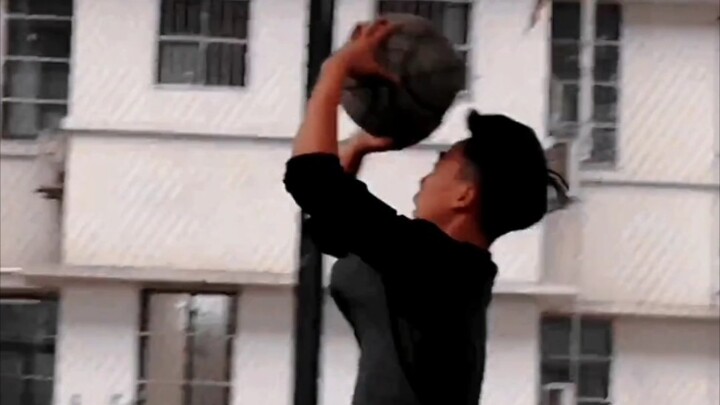 Aku sudah berhasil mematahkan kaki teman yang bantu aku belajar jurus-jurus ini (☝｀˘ω˘)☝