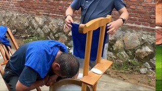 街边的中国理发店 / Chinese barber shop right on the street