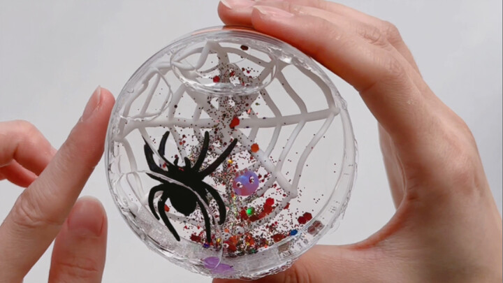 Giant Spider Amber