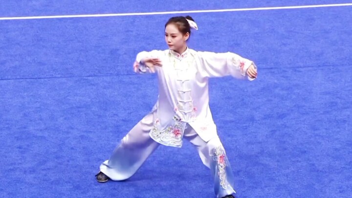 Trước Nhật Bản, nhà vô địch xinh đẹp nhất Trung Quốc Lương Bích Nghiên tung tuyệt chiêu toàn trận để