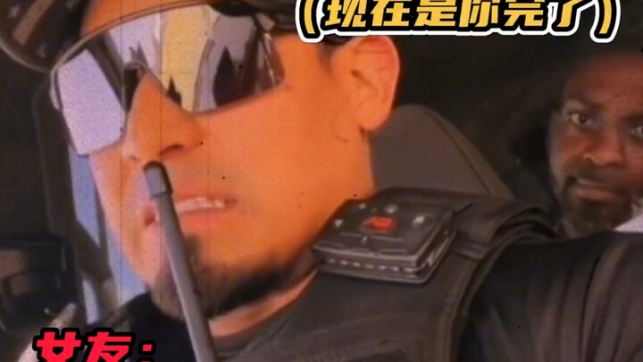 特警漏接女友电话，后座的歹徒：我完了 下一秒：你完了
