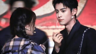 Yu Shuxin บอกว่าเมื่อเธอชอบใครสักคน ไม่มีใครในสายตาของเธอนอกจากเขา... ดังนั้นคุณจึงมีเพียง Wang Hedi