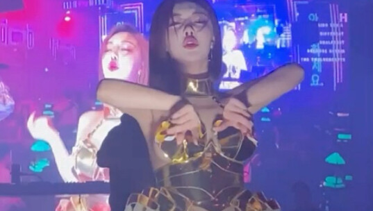 [Only High-Quality Content] Goddess Nico Loves to Dance in a Golden Armor