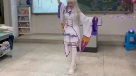 Dance to the bright moon at the New Year’s Eve party!