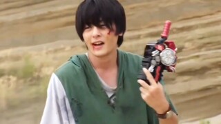 การต่อสู้ที่เปลี่ยนรูปแบบอย่างบ้าคลั่งใน Kamen Rider (ฉบับที่ 1)