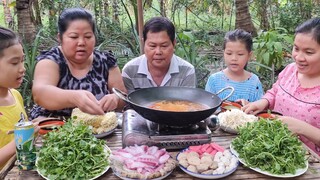 Thử Thách Làm Nồi Lẩu Mì Cay Hải Sản Cấp Độ Xuất Mồ Hôi | TKQ & Family T836