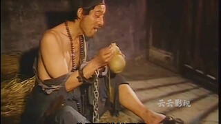 اتضح أن الأصفاد التي كانت بيد جي قونغ مصنوعة من كعك الأرز.