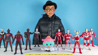 小泽和奥特曼们开箱玩八爪鱼吹球球玩具，非常好玩