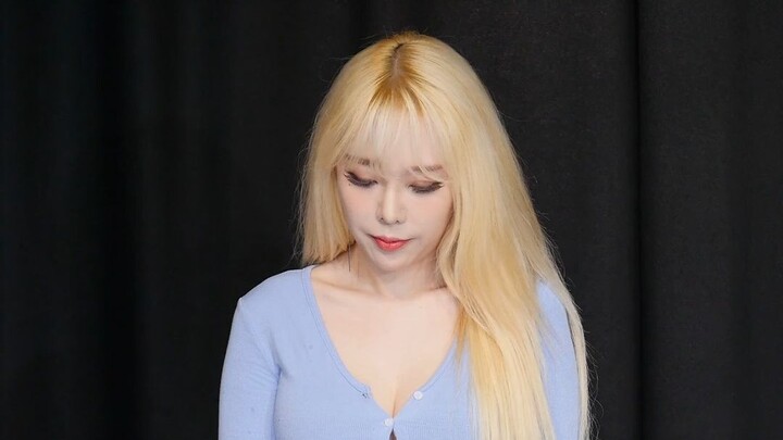 GirlCrush Zia คัฟเวอร์ Rollin'