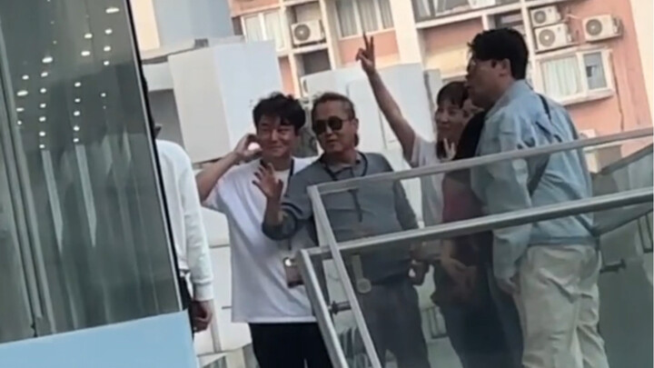 【เซเวนทีน】พ่อแม่ของสมาชิกแต่ละคนรวมตัวกันครั้งใหญ่ที่ประเทศจีน ทุกคนไปร่วมชมคอนเสิร์ตที่มาเก๊าด้วย