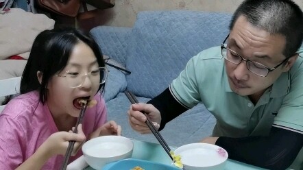 يا بني، لقد اتفقنا مسبقًا... أنا من سيتولى دور هذا الشرير!