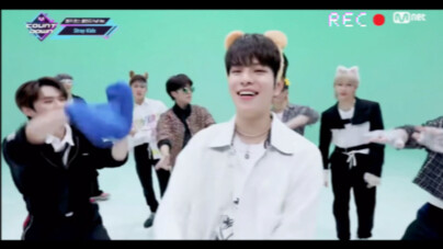 فرحة عارمة للاعبين المهووسين بالأرض