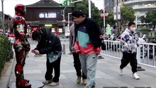 Beralih dari Raja ke Pemain Perunggu Akan Membuat Pacar Anda Tertawa Selamanya [Tantangan Prank 162]