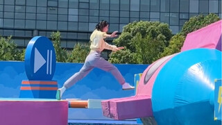 كيف كانت تجربة المشاركة في برنامج "البنين والبنات يندفعون إلى الأمام" مع صديقي المقرب نان شيانغ؟! بص