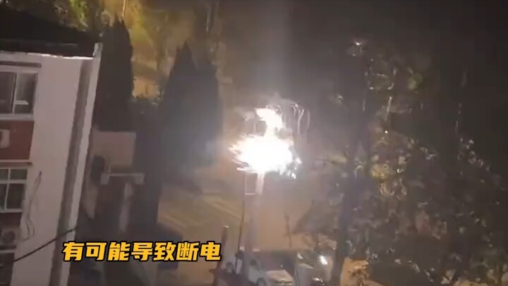 Strong winds continue across northern China; the torrential rain and gales arrive without any warnin