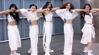 MEOVV｜ความท้าทาย 'MEOW' ห้าสมาชิก