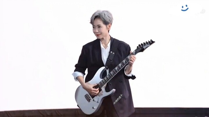 ท่าเต้นกีต้าร์ของแม็กกี้ เชียง เท่มาก วันนี้ต้องขอโทษแม่ด้วยนะ