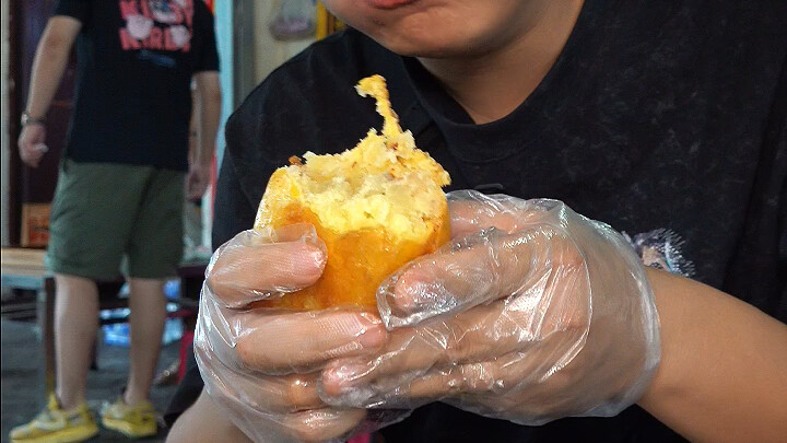Masakan Yunnan ini memang agak 'low profile'! Terlihat sederhana, tapi rasanya juara banget!