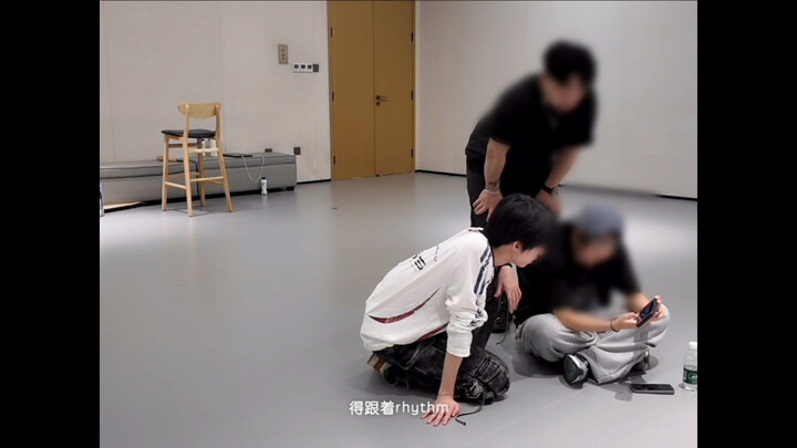 Korean mini-class, huh🧐 Interesting! I think this dance deserves a solo cha.