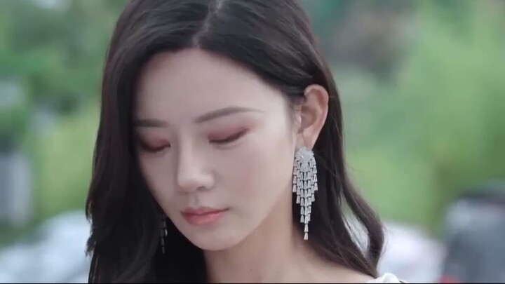 ชาติที่แล้วเธอตายในกองไฟเพราะครอบครัวลำเอียงเข้าข้างลูกสาวบุญธรรม พอเกิดใหม่ คนท