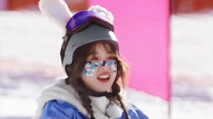 [Yu Shuxin] is a cute little bunny that wiggles when walking!!
