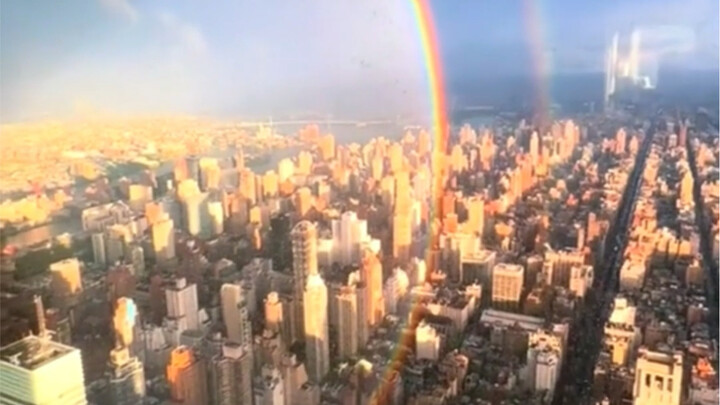 Tôi đứng ở tầng 102 của tòa nhà ở New York và nhìn thấy cầu vồng hình tròn!