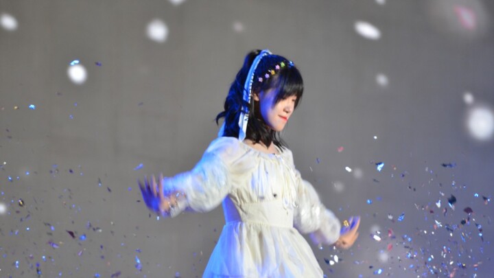 Anyang Xinyi Middle School Graduation Party Dance Solo Straight Shot Winter + Pure Land + Little Mag