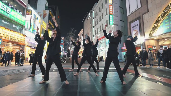 [KPOP DI TEMPAT UMUM] Cover Tari Black Swan (versi Boys) oleh ARTBEAT dari BTS