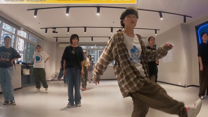 เต้นฮิปฮอปแล้วยืนไม่มั่นคง? วิธีฝึกขาที่ทำได้ที่บ้าน