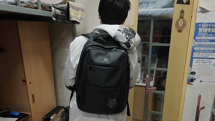 عشر سنوات من الدراسة الشاقة لدخول جامعة زهنجو، وفي لحظة واحدة تعود إلى المنزل بعد مشاهدة البث المباش