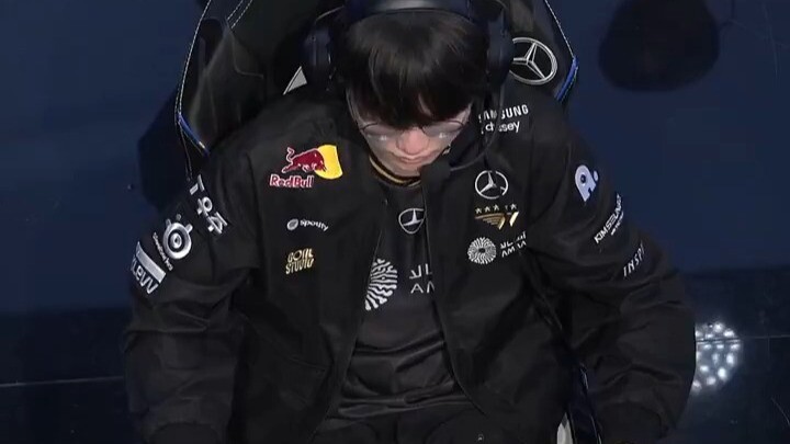 Faker’s Keyboard Skills Seen from a God’s-Eye View