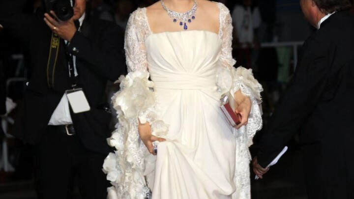 بعض الظهورات الجميلة لدرجة تفقدك الكلام